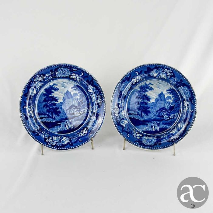 Par de pratos rasos em faiança inglesa Sttafordshire