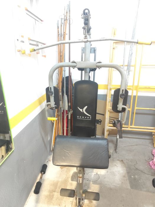 Máquina de treino multifunções