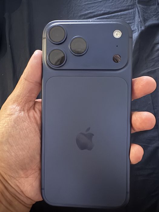 iPhone 17 Pro Max 2TB versão EUA, praticamente novo.