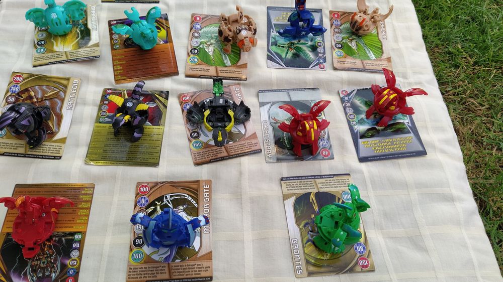 Bakugan  - zestaw 17 szt., 19 kart magnet., 26 kart