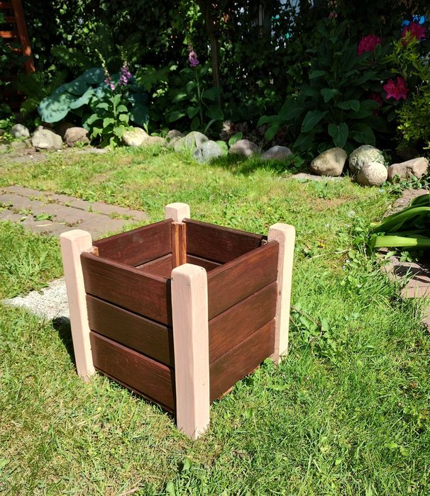 Donica ogrodowa drewniana ozdobna na wkład