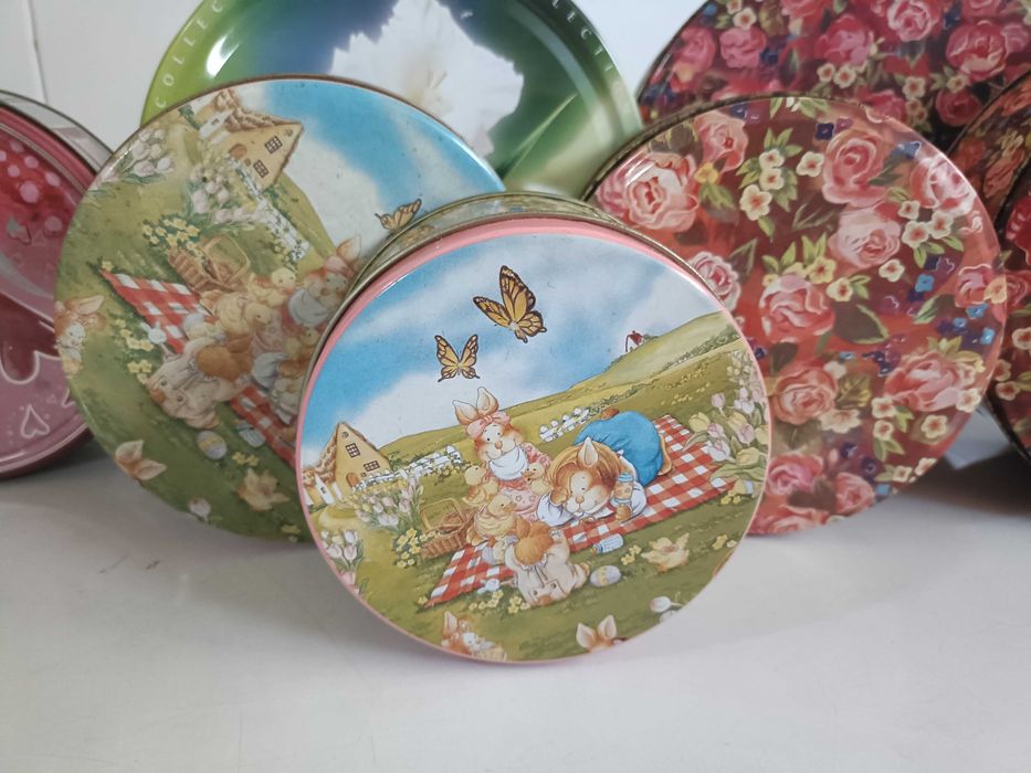 Caixas/ latas em metal