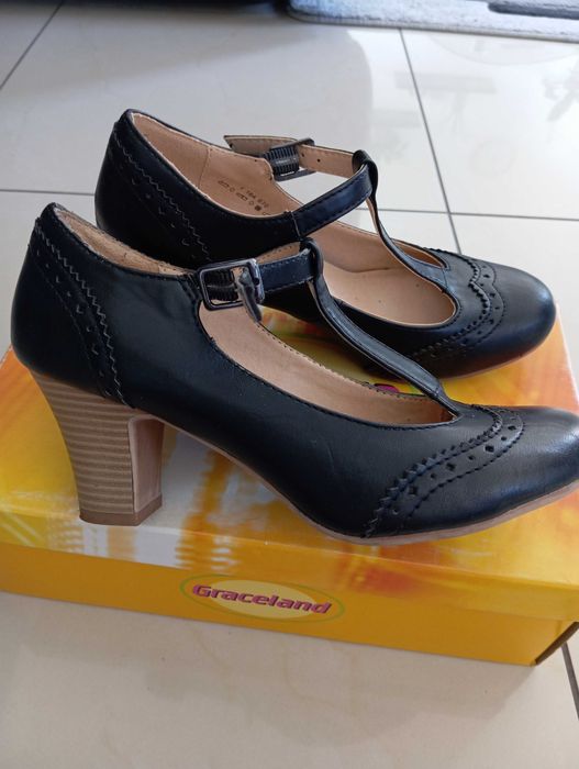 Buty damskie na obcasie