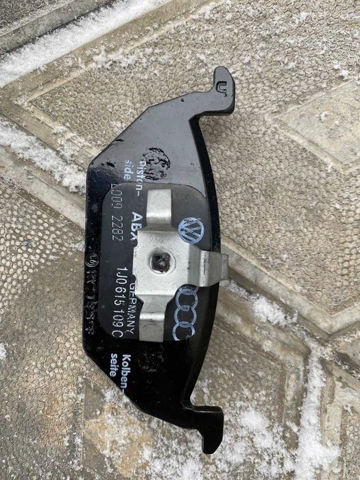 Колодки тормозные дисковые, комплект 6R0698151A