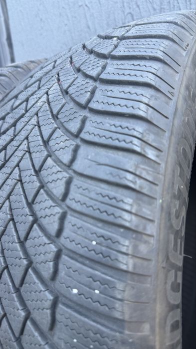 Шини зима 215/55 r17 Bridgestone 22 рік 6-6,5 мм