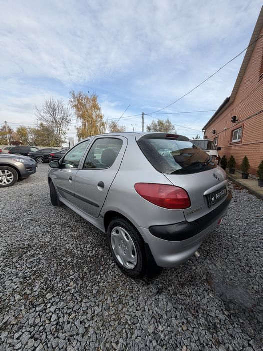 Peugeot 206 гарний стан