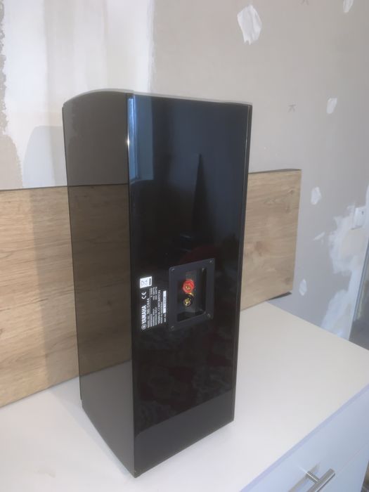 Центральний канал Yamaha NS-C444 Стан нової / Piano Black