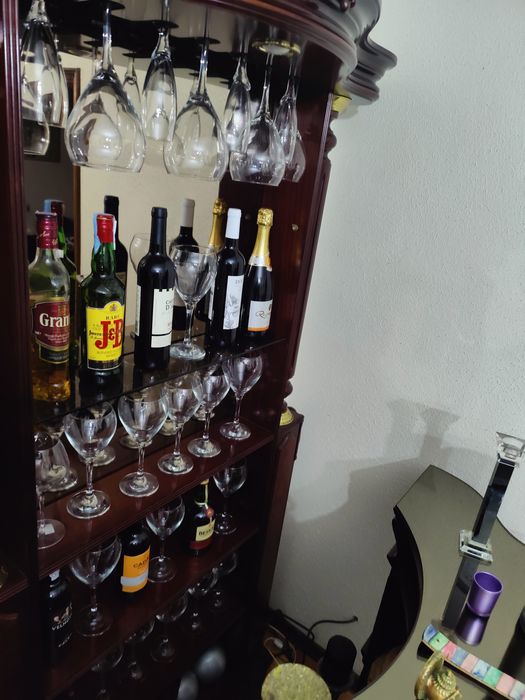 Bar em madeira Mogno