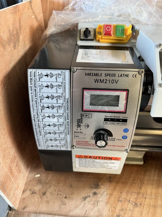 Токарно-гвинторізний верстат RM210V