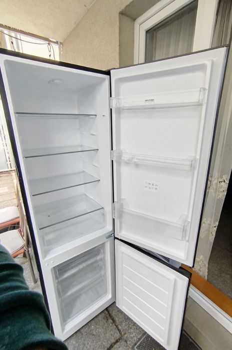 Sprzedaję lodówkę.