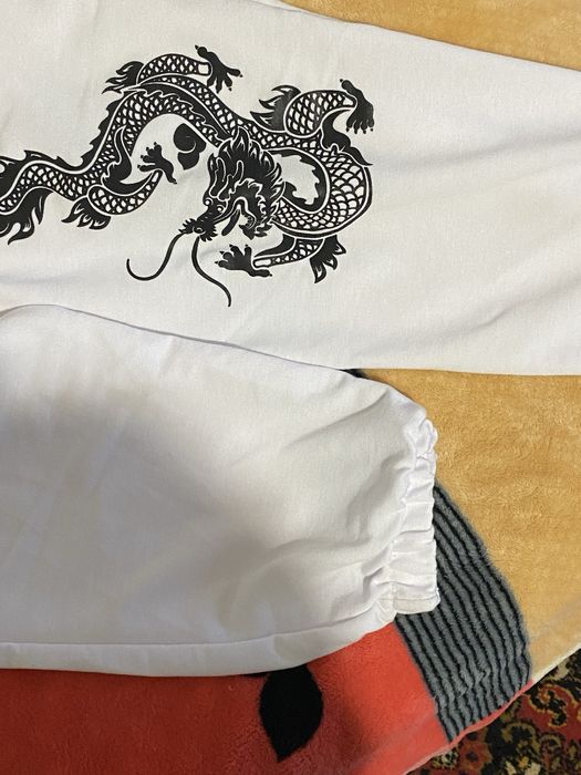 Костюм з драконом