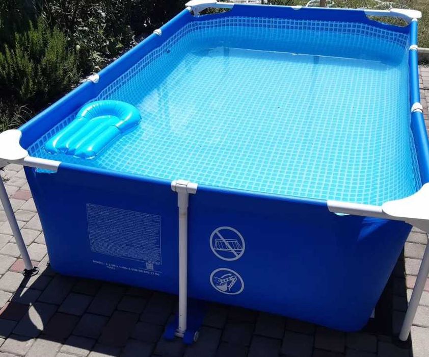 Piscina com estrutura de armação