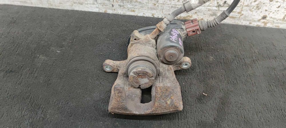 Audi A4 B8 Kombi Avant Zacisk Hamulcowy Elektryczny Prawy Tylny PT