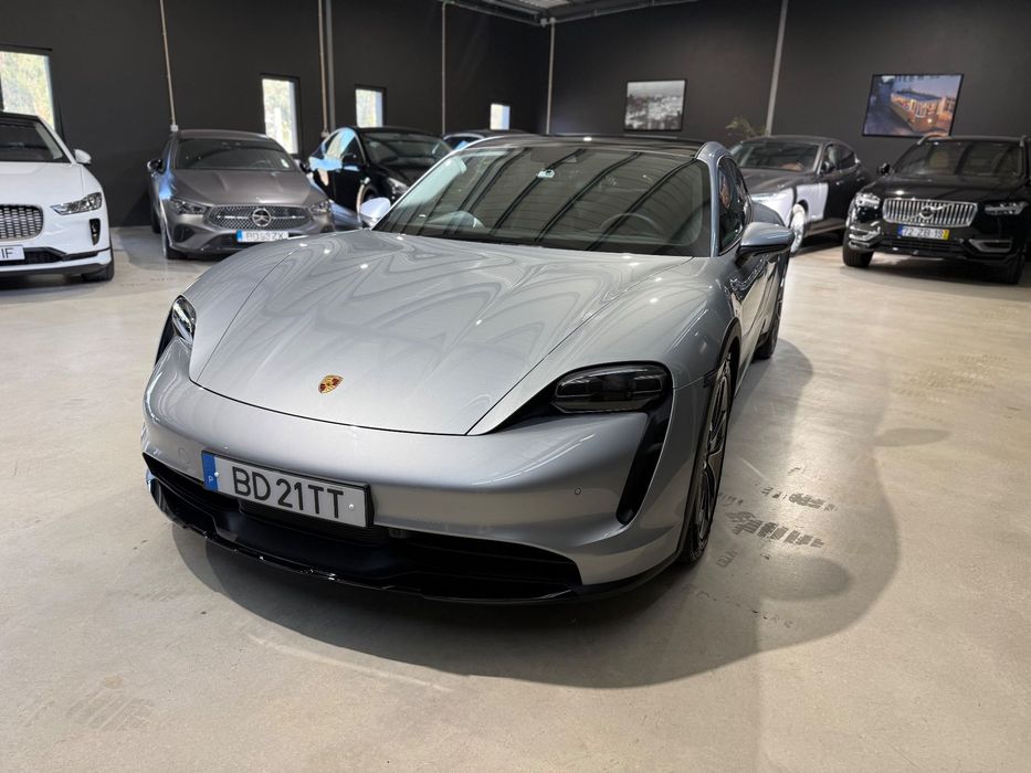 Porsche Taycan Cross Turismo 4