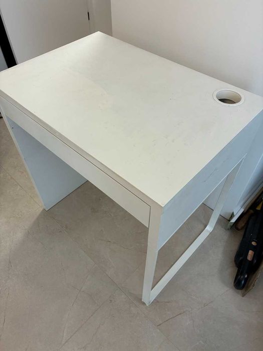 Biurko IKEA MICKE białe z szufladą
