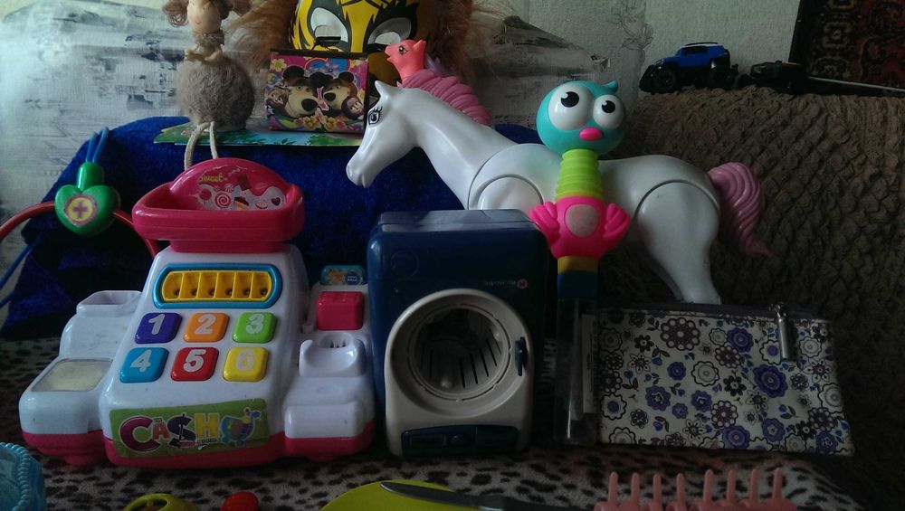Большой игровой лот игрушек, заколки, браслеты, обручи и другое..