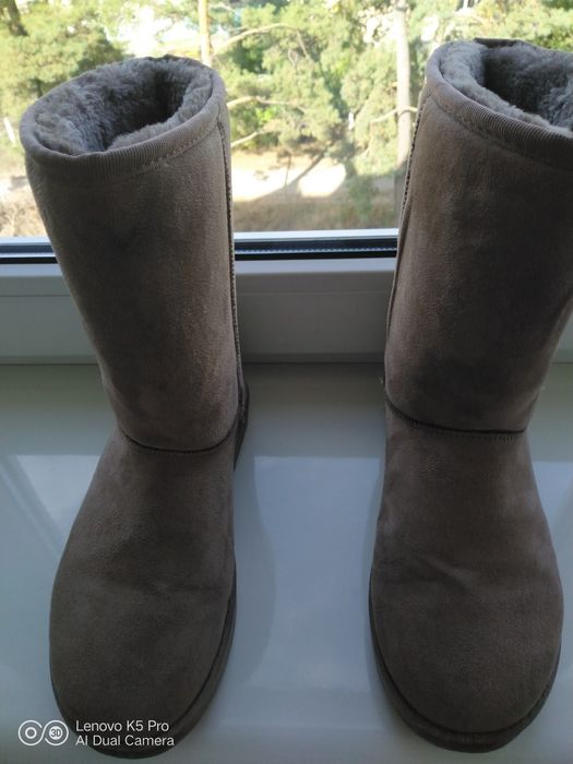 Продам зимові жіночі Уггі ( Uggi)