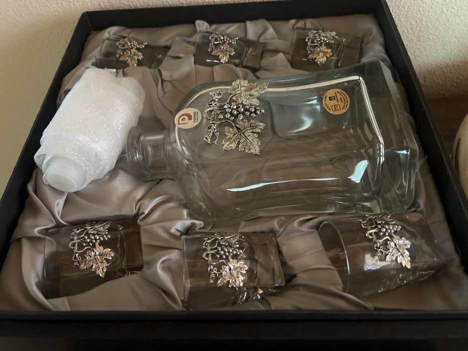 Conjunto de garrafa com 6 copos de estanho