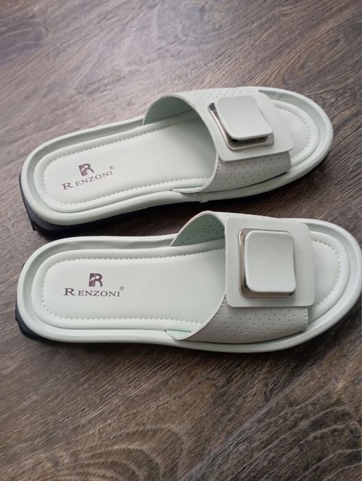 Босоніжки жіночі,шльопанці