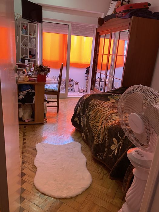 Quarto com cama de casal