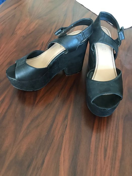 Sandálias plataforma pretas