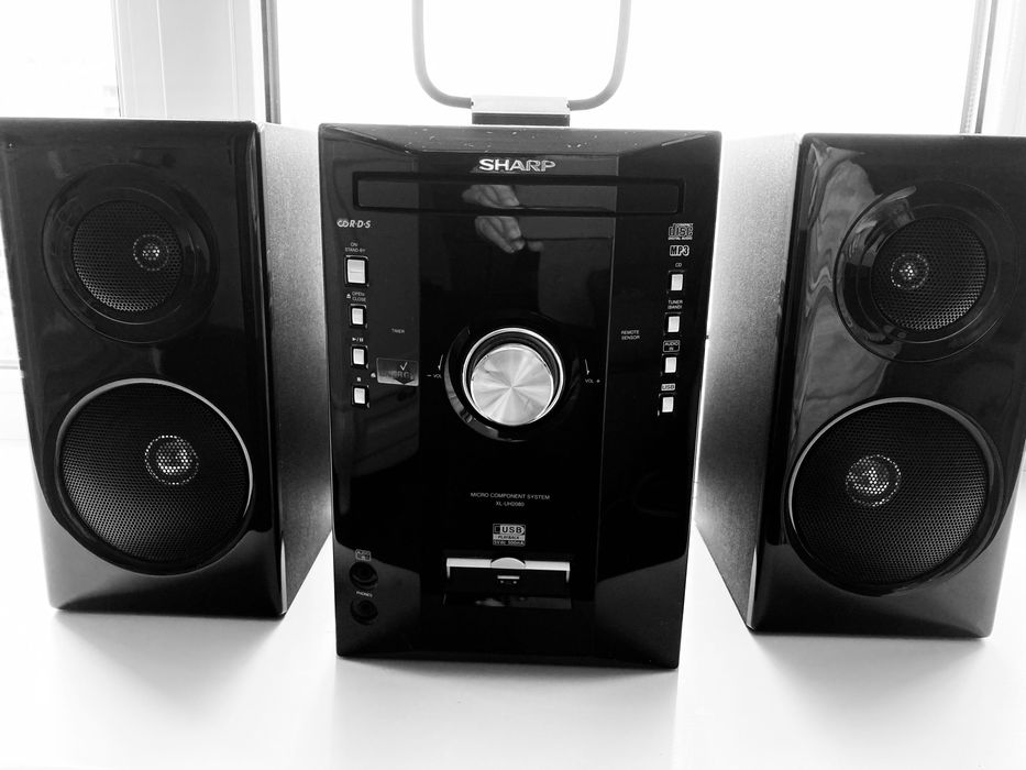 Продам музыкальный центр SHARP практически новый.