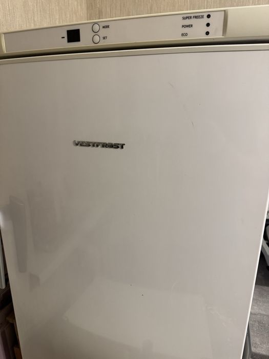 вертикальную морозильную камеру Vestfrost