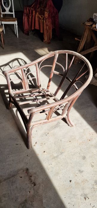 Várias cadeiras para recuperar