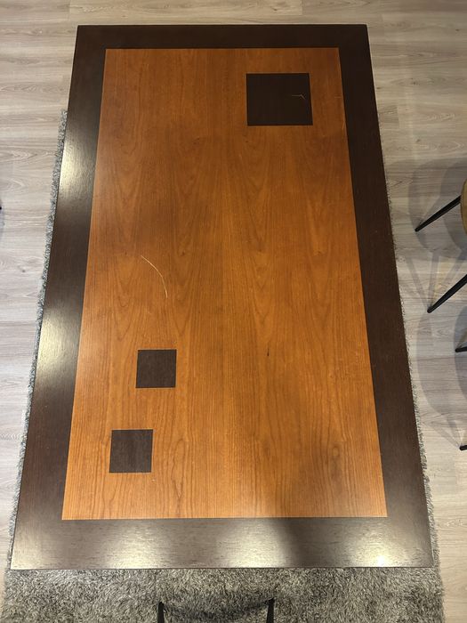Mesa de jantar de madeira maciça