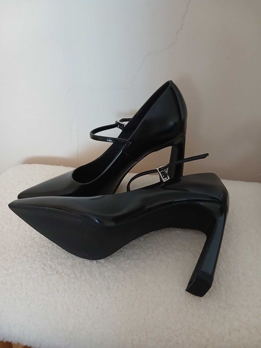 Sapatos novos da bershka