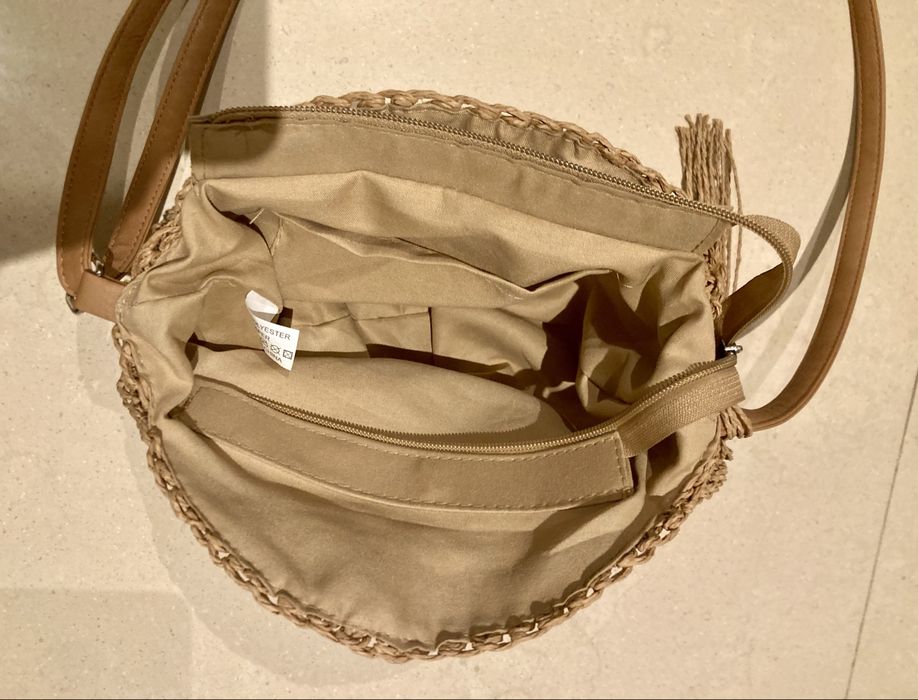 Bolsa redonda de ráfia bege