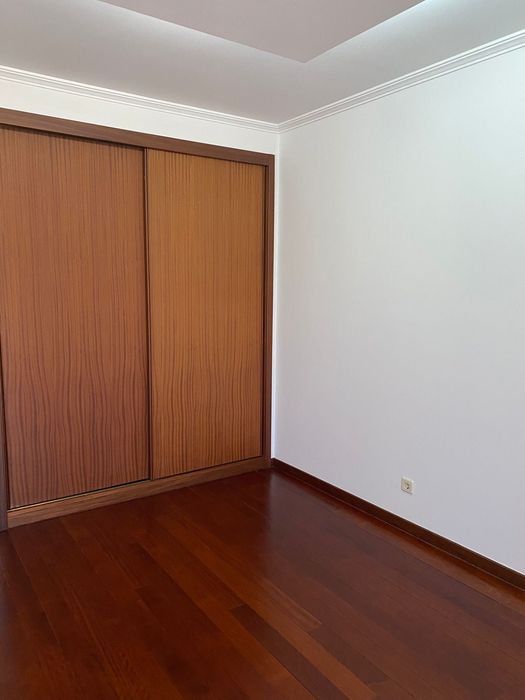 Moradia V4 para Arrendamento