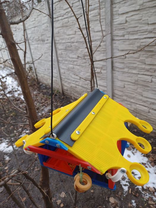 Продам годівничку