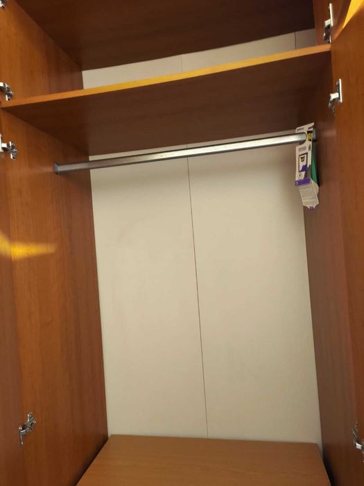 Roupeiro em ótimo estado, muita arrumação