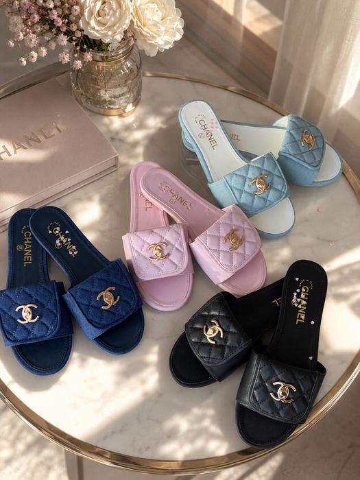 Шлепки Chanel в четырех цветах