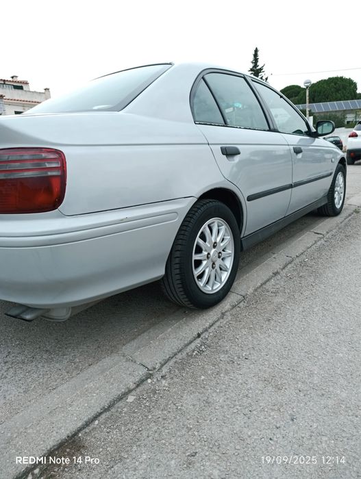 Accord 2001 com 180m km carro muito bom