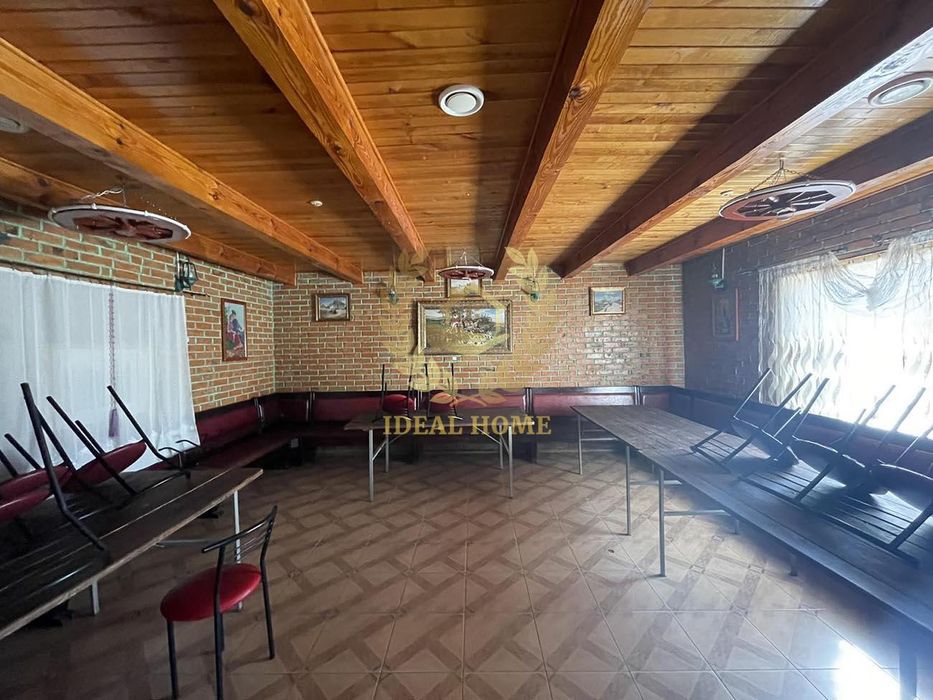 Продам кафе цех гараж у місті Тетіїв.
