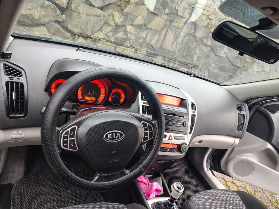 Продам  Kia Ceed 2008року,мотор 1.6бензин.