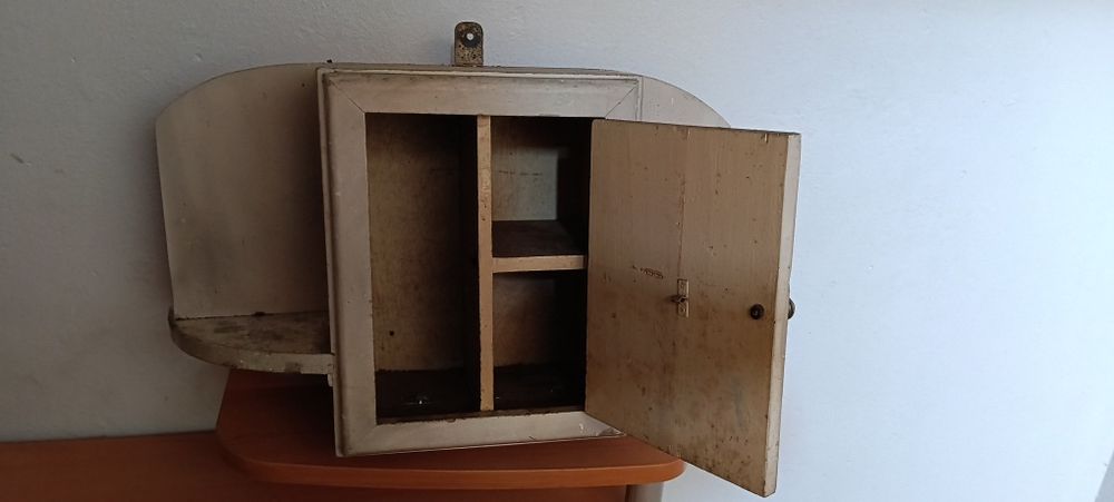 Armário vintage ( + de 60 anos )