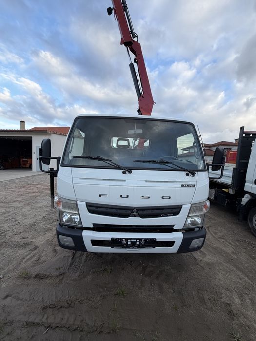 Mitsubishi Fuso com grua de 12M estrado