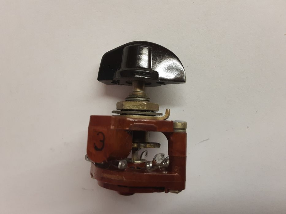 2П4НПМ.Переключатель галетный карболитовый