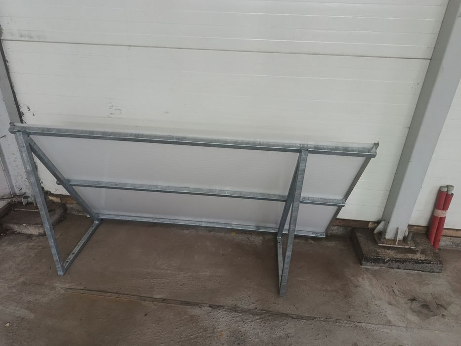 Daszek na dzwi wejściowe