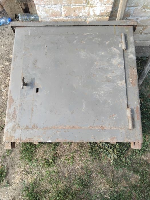 Продам сейф кому потрібний пишіть телефонуйте.