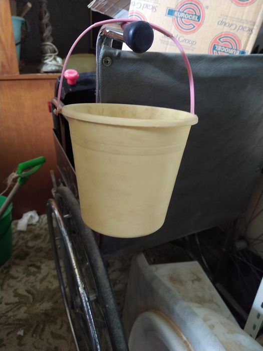 Bucket.           .64309720394369120