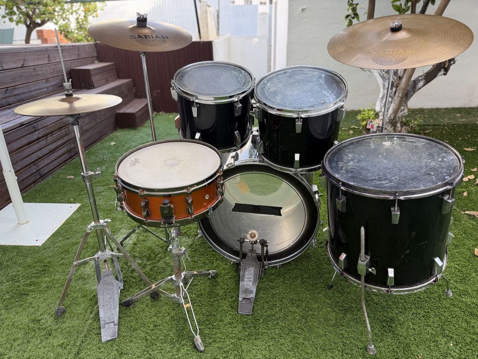 Bateria Tama RockStar 12,13,16,22 Pratos Sabian e Tarola SuperStar Hyperdrive