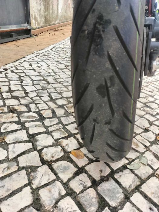 Benelli BN125 com topcase incluída