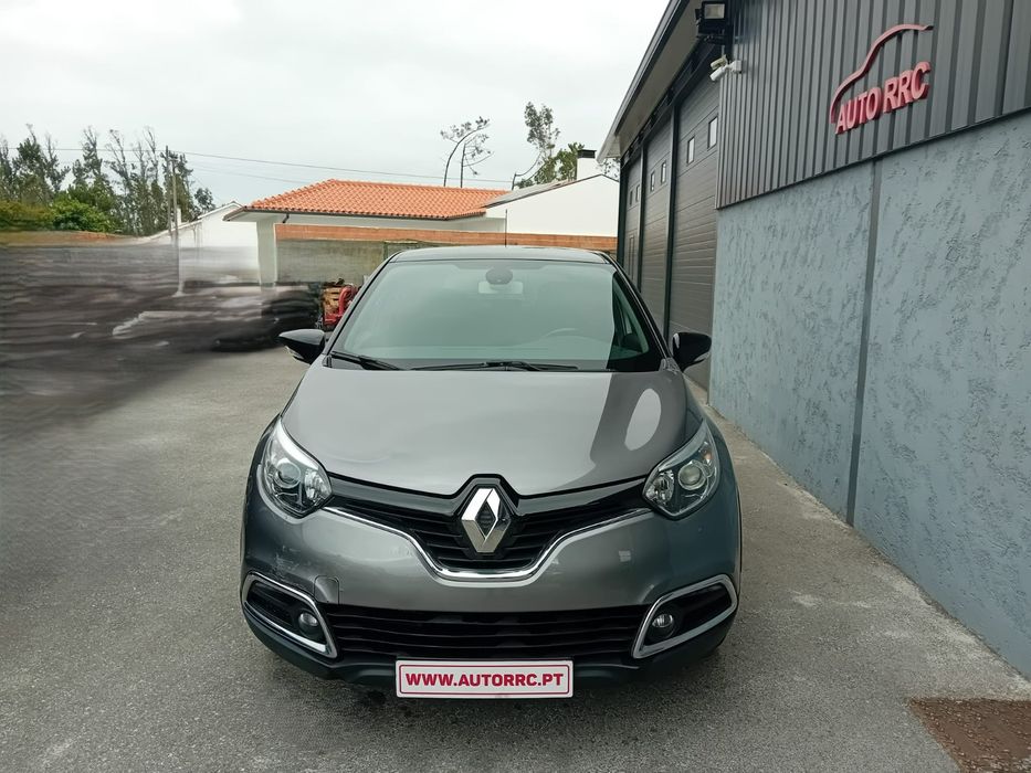 Renault Captur 0.9 tce Exclusive - Nacional  ( pequeno sinistro  )