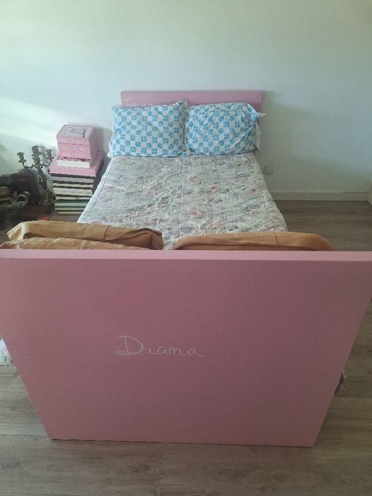 Cama de solteiro muito resistente e óptimo estado