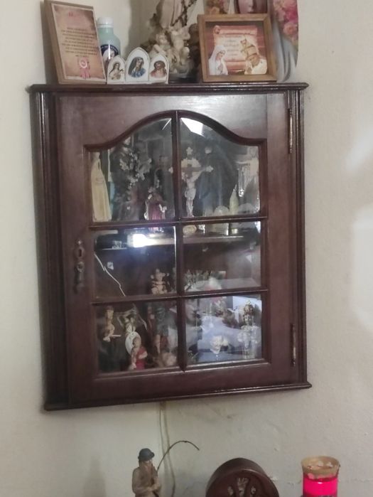 Armário Vitrine de parede Antigo em Madeira Maciça / Oratório