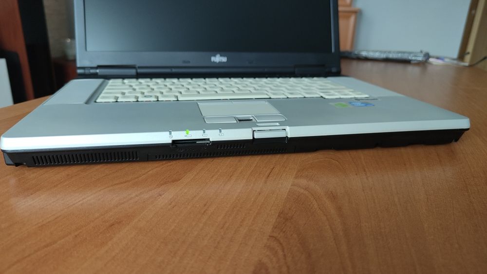 Sprzedam laptopa Fujitsu lifebook e780